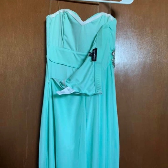 Formal gown / prom dress - Picture 4 of 5